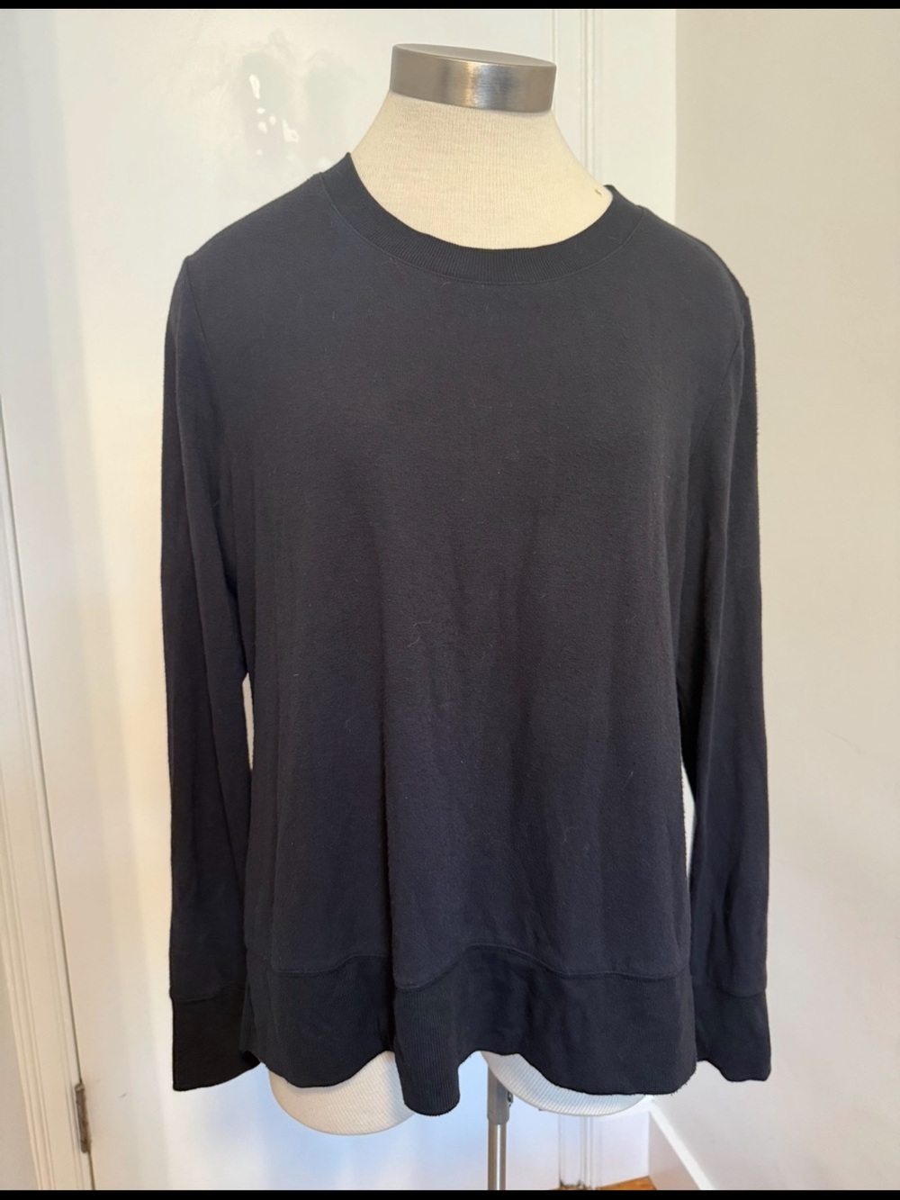 Vintage Alo Black Long-Sleeve Crewneck Lightweight Oversized Sweatshirt M